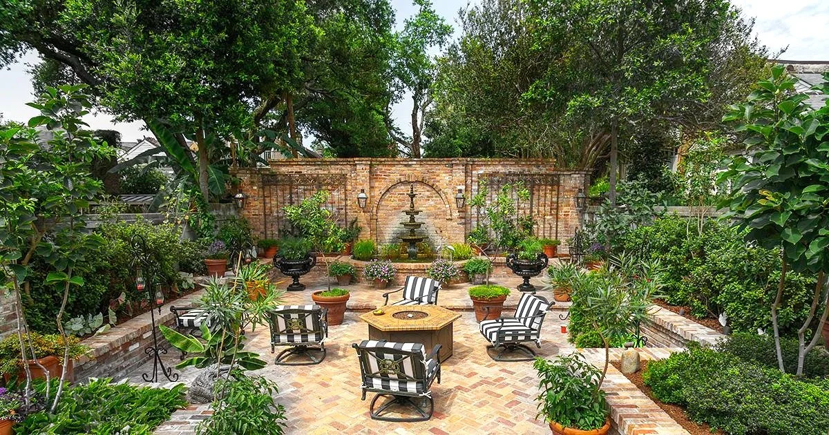 New Orleans courtyard